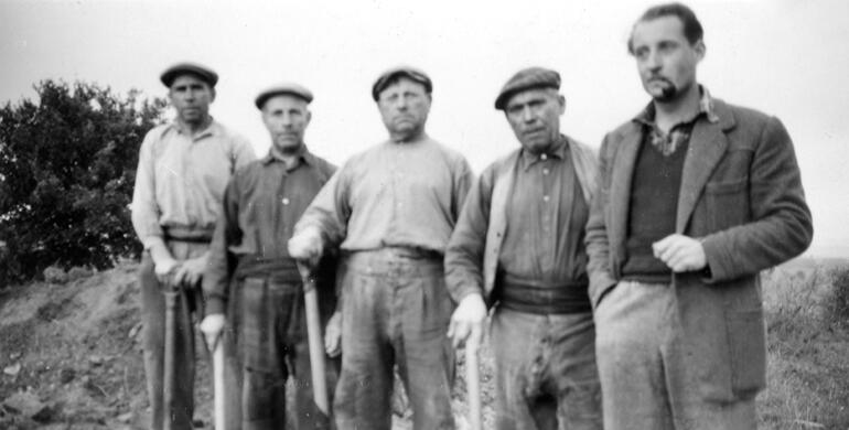 4 Oliva amb primera brigada de treballadors 1947